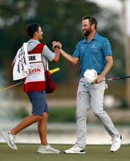 Who is Chris Kirk's caddie